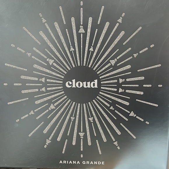 Authentic and Brand new Ariana Grande Clouds 3 pc Giftset. - Picture 1 of 8